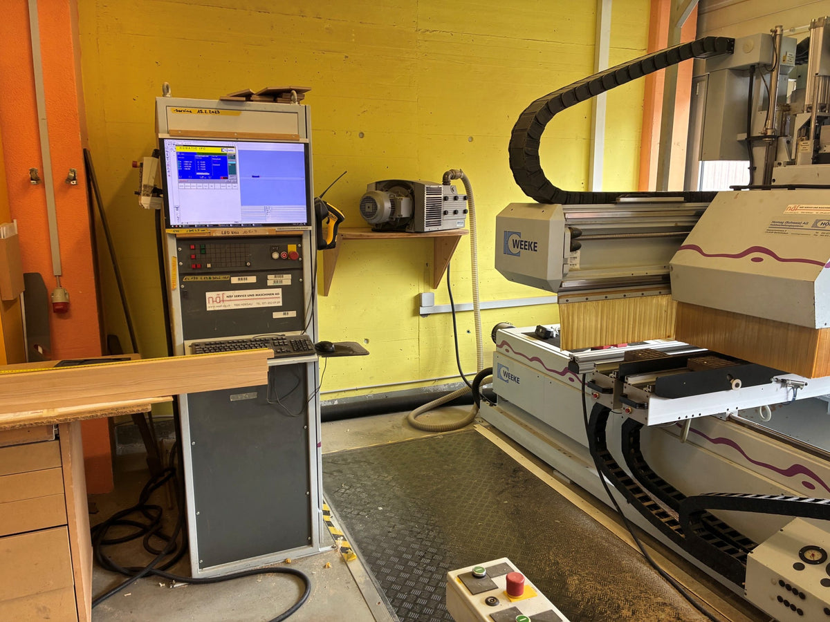 WEEKE BHC 550 CNC-Bearbeitungszentrum – Bedienplatz